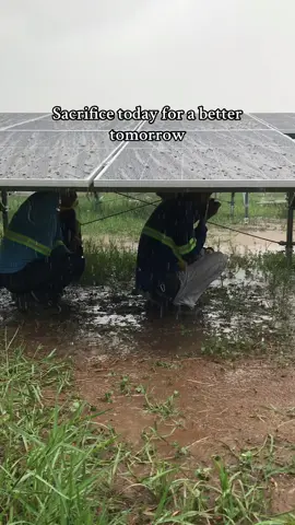 sacrifice today for a better tomorrow, umulan umaraw work pa din😩🤍#solar #solargapannuevaecija #solargirl #pv #pv installer