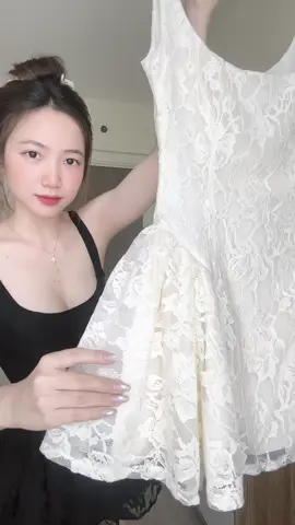 Về mới mấy hôm mà đi cả mấy ngàn đơn. Đơn giản nhưng rất sang. Ren xịn mềm mịn k ngứa nha mấy chị. Form này hack eo tôn dáng cực kì luôn. Đáng xèn lắm#xuhuong #viral #vayxinhmoingay #vay 