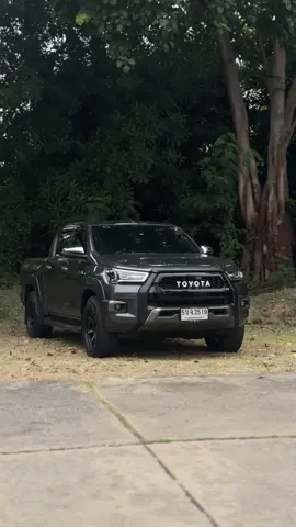 ทำไมรีโว่มันไม่เท่เหมือนคนอื่นเขา😂              #toyota #ทรงลุง #Revoแต่ง #แหนบนุ่มบ้านสวน 