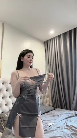 Mặc quả váy đi ngủ ăn điểm với ck luôn 😄