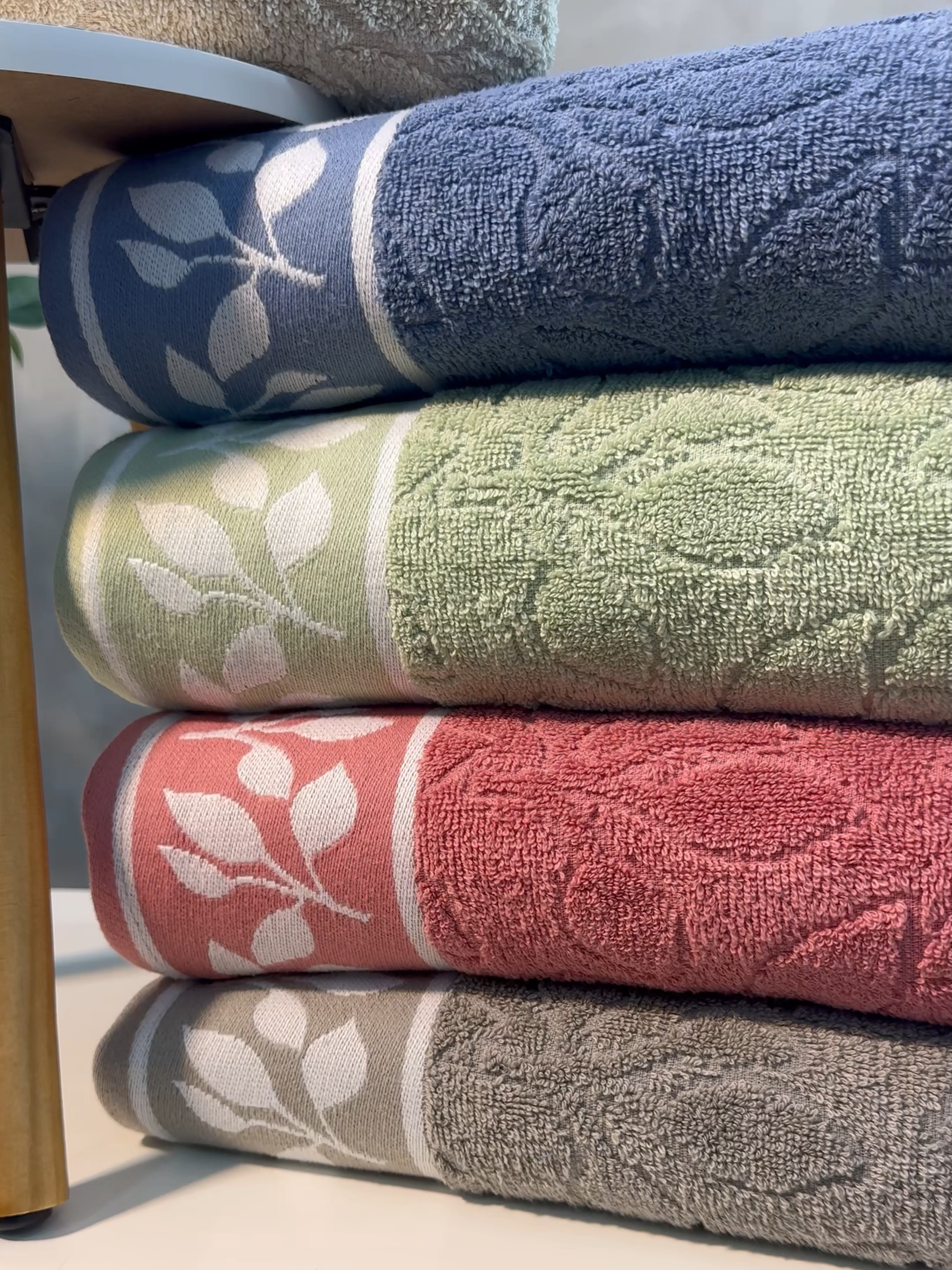 Toalha de banho Maya:  conforto, beleza e qualidade que impressionam! ✨ Com alta gramatura, fio penteado e toque macio, ela transforma o seu banho. Aproveite no www.feiraodetoalhas.com.br  #toalhas #camamesaebanho #enxoval #fyp #casanova