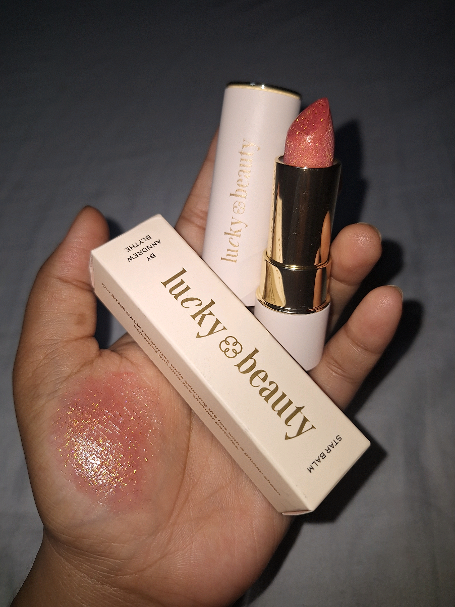 SO PRETTYYYYY @luckybeautyinc I can't believe I own a sparkling lippy 🩷✨️ loveee the lip trace in rose latte @detailcosmetics 🥹🫶 #lips #starbalm #liptrace #luckybeauty #detailcosmetics #makeup 