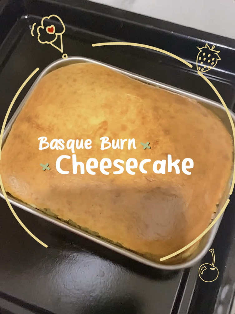 Ini sih jadi salah satu cake favorit dirumah. Bikinnya gampang bgt, cuma campurin semua bahan aja, bahan2nya jg gampang dicari & low budget ya tentunya wkwk tp setelah di bake harus sabarrr karena hrs dimasukin kulkas dulu biar makin nikmat dimakannya! Silahkan mencobaaa😋 #cheesecakerecipe #lowbudget #resepviral #cheesecake #cheesecakelovers 