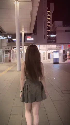 Đứng trước tình yêu, làm gì có xứng hay không xứng. Chỉ có yêu hay không yêu thôi. 