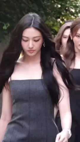 smell of money🤤💸 #meovv #gawon #chloe #leegawon #chloelee #4u #fyp #fypage #foryoupage #foryou #xybca 