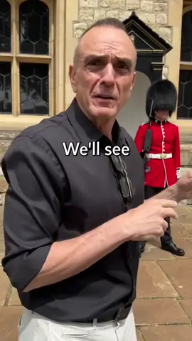 Hank Azaria used iconic voices he provides to The Simpsons to try and make a King’s Guard guard laugh during a visit to London. Originally published in July 2024. #hankazaria #thesimpsons #kingsguard