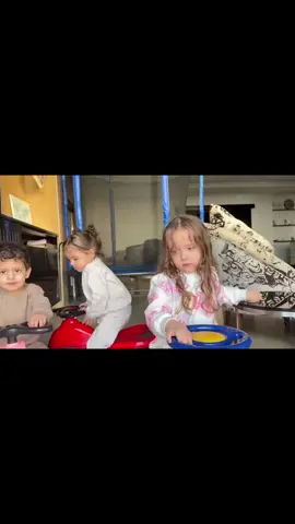 لقطه كتاليا بدون شي تبينها لايك لحسابي الاساسي غيره ما اسامحك #كتاليا_اجمل_طفله #ماريا_اجمل_طفلة #ماريا_كتاليا 