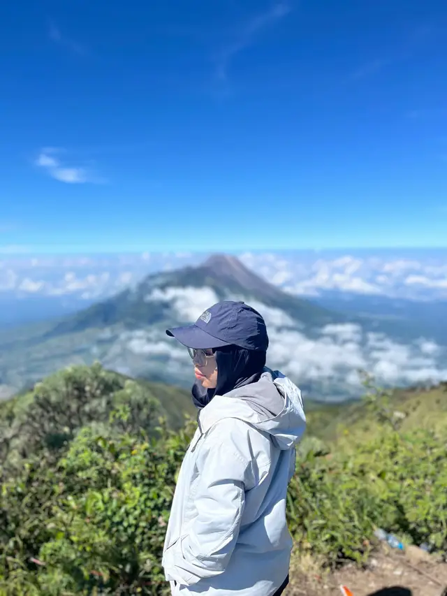 Cantik bgt gn merbabu kyk apotek tutup😕🫶🏻🤍 #merbabu #merbabu3142mdpl #merbabuview #merbabumountain 