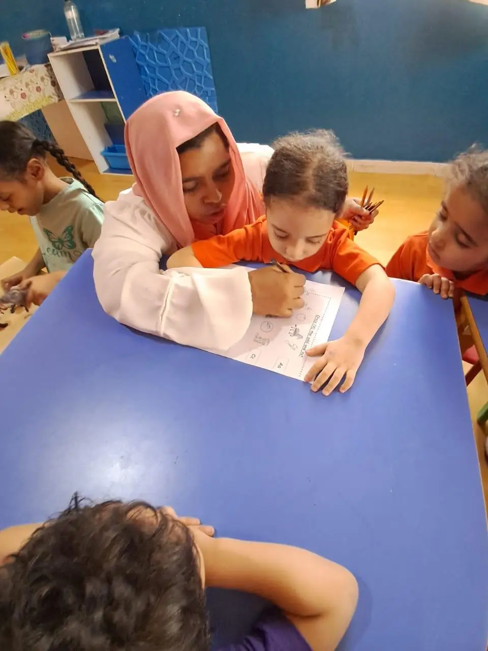 🎈✨ رجعنــــا والحضانة منورت بأحلى أطفال ✨🎈 مشتاقين لضحكتهم.. شقاوتهم.. لعبهم الحلو.. ويومهم كان مليان طاقة وفرح: 🎨 رسم وألوان 🎵 أناشيد وحركات 👫 لعب حر وألعاب جماعية 📖 حكايات مسلية وفي كل لحظة.. بنتعلم مهارة جديدة ونقوي ثقة أولادنا بنفسهم ❤️ تابعوا معانا يوميات أطفال الحضانة الوردية.. خطوة أولى.. لمستقبل أفضل 🌸 📞 للحجز والاستفسار: 0562596822 📍 العنوان: عجمان – الحميدية 1 – بعد مرور عجمان #الحضانة_الوردية #عجمان #يوميات_الحضانة #صيف_مليان_فرح #الحضانة #الوردية #رعاية_الأطفال #تعلم_من_اللعب #مكان_آمن #الأطفال_أمان_الغد #عروض #حضانات #تسجيل #عجمان #الشارقة #أم  #تعليم #اطفال #حضانات  #خصم  #تعليم_اطفال  #فرط_الحركة_وتشتت_الانت   #فرط_حركة  #فرط_الحركة   #توعية  #مهارات  #مهارات_اطفال #مهارات_التواصل #مهارات_التفكير_الإبداعي #مهارات_الطفل #تعليم_اطفال #مهارات   #رياضة #أطفال #رياضية
