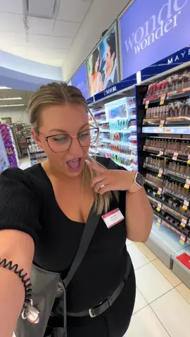 The @e.l.f. Cosmetics glow reviver melting lip balm just hit shoppers drug mart 🙌🏼 which colour should I try?? #shoppersdrugmart #elf @shoppersbeauty 