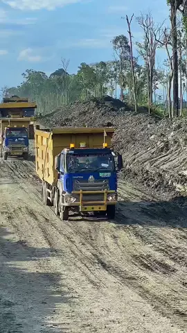 12 Roda dg 10 Roda punya Cerita 🔥😍  #anakrantau #anaktambang #operatorwanita #operatormudapunyacerita #batubarakalimantan #pejuangcuan💸 #kalteng_palangkaraya #kaltengpunya😎 #operatordumptruk #sorotan #fypシ #minahasa #langowankarukami😘#batubarakalimantan 