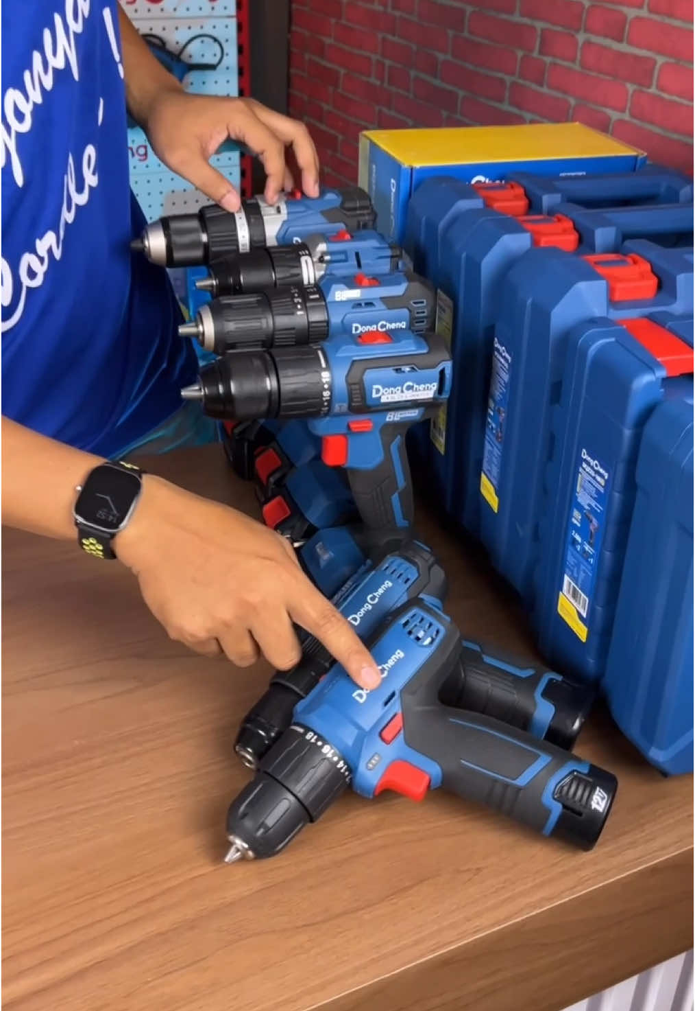 Yang Mau beli Bor Jadi Makin Jelas atau Makin Bingung Nih? #dongcheng #dongchengindonesia #tipsandtricks #woodworking #powertools #DIY #cordlessdrill #pertukangan @DongCheng Indonesia @DongCheng Tools Tangerang @DongCheng Tools Jakarta @DongCheng Tools Indonesia 