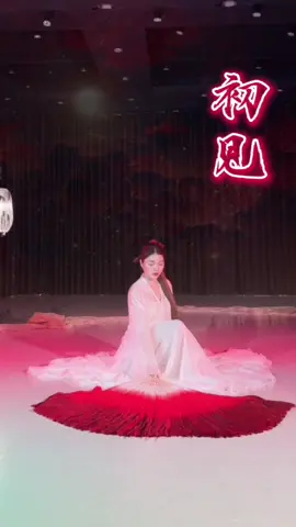 𝑆𝑜̛ 𝑘𝑖𝑒̂́𝑛 𝑚𝑢́𝑎 (初见) Đ𝑜̂𝑛𝑔 𝐶𝑢𝑛𝑔 𝑂𝑠𝑡 Bài quay được nửa năm rồi mới đăng. Quay quá chừng líp xong lấy líp cuối, được cô #NgocTrai quay 🪭 #tiktok #tieuyendance #muacotrang #初见#dongcung #cotrang #viral 