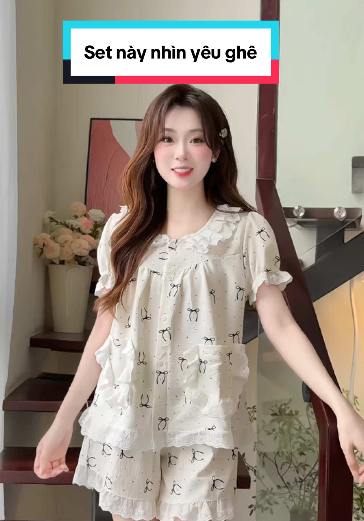 Set này nhìn yêu ghê #changthoitrang #OOTD #macdepcungtiktok #elchang #outfitideas #outfit #macdepmoingay #thoitrangfreestyle  #review #fashion #reviewlamdep #onhacungphaixinh #dobonu #dongudep #macnhasangxinmin #chilltaigia #thoitrangonha #onhanhungvandep #macnhacungphaithoitrang #dobofreesize #setnguhanquoc #doboxinhxan #dobomacnha #setnguxinh #thoitrangmacnha  #macnhavanphongcach #domacnhadethuong #setbo #setbomacnha #setbonu #pijama #setboxinh #CapCut 