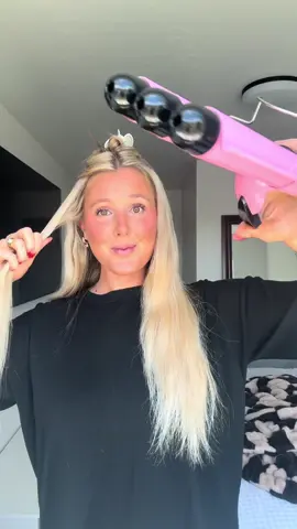 Crimped hair is actually the perfect summmer hairstyle!! #crimpedhair #summerhair #beachwaves #summerhairstyles 