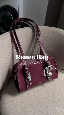 My fav bag ever 🔥 @MOSSDOOM  #mossdoom #mossdoombag #mossdoomindonesia #reneebag #burgundy #burgundybag 
