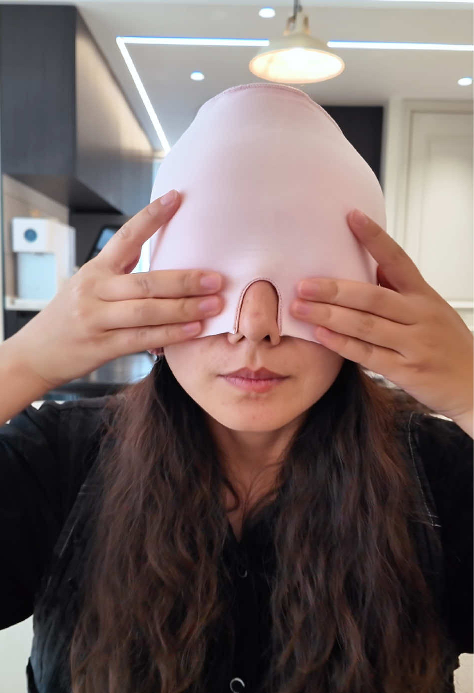 Hot & cold compress cap for your head. So comfortable and flexible you gotta try this #migrainecap #headache #migrain #SelfCare #selfcareroutine #falldealsforyou 