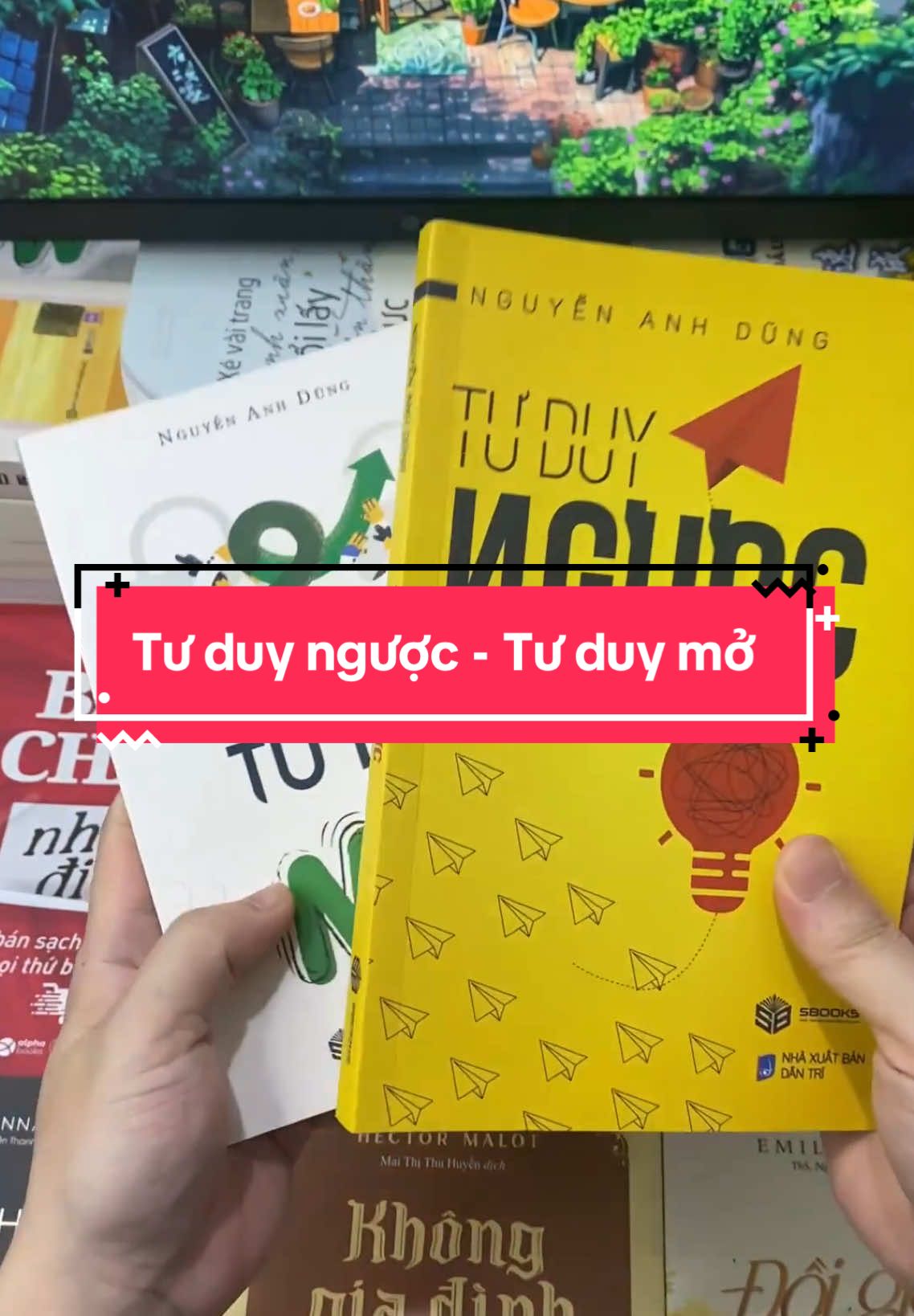 Rất nhiều người không thất bại vì thiếu khả năng – mà vì không dám nghĩ khác. Họ sợ thay đổi, sợ đi ngược đám đông, sợ thử điều mới. Combo 2 cuốn sách ‘Tư duy ngược, tư duy mở’ không dạy bạn chống lại thế giới, mà dạy bạn thoát khỏi chiếc lồng tư duy đang giữ bạn lại. Đôi khi, một câu hỏi khác đi – sẽ mở ra cả cuộc đời khác. #xuhuong #sachhay #nhungcaunoihay #1day1bookk #moingaymottrangsach #MuaTaiTikTokShop #BookTok 