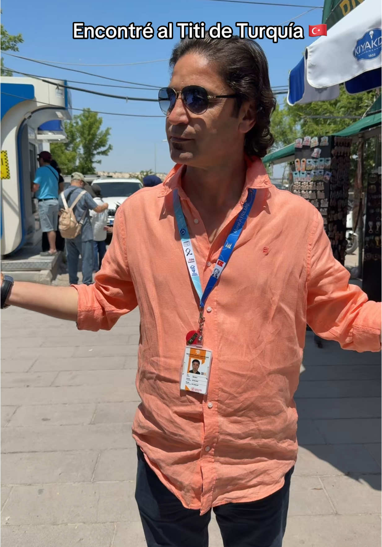 El mismo que canta y baila ( se parece mucho ) 🤣@gregorioperniaoficial 