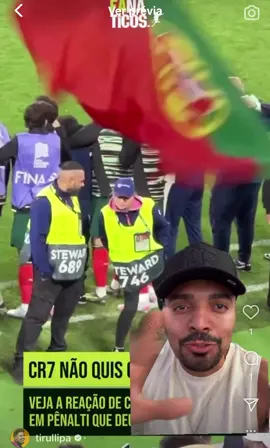 Seja Um Cristiano Ronaldo! Mesmo tendo ganhado dezenas de troféus em uma carreira incrivelmente vitoriosa ele celebra a VITÓRIA como se fosse a Primeira! Mesmo Com 40 anos de Idade o FOCO E A VISÃO desse gigante fazem dele uma MÁQUINA DE VENCER! Maior do que as conquistas Do esporte na vida dele é o LEGADO E APRENDIZADO que ele deixa em um domingo como esse onde ele sai correndo no estádio e se emociona MAIS do que aqueles jogadores que estavam ganhando um troféu pela primeira vez! ELE É DIFERENTE e suas atitudes mostram isso! CRISTIANO RONALDO não é uma Pessoa! É UMA MENSAGEM DE FORÇA, CORAGEM E SUPERAÇÃO! #motirúvacional #motirúvação