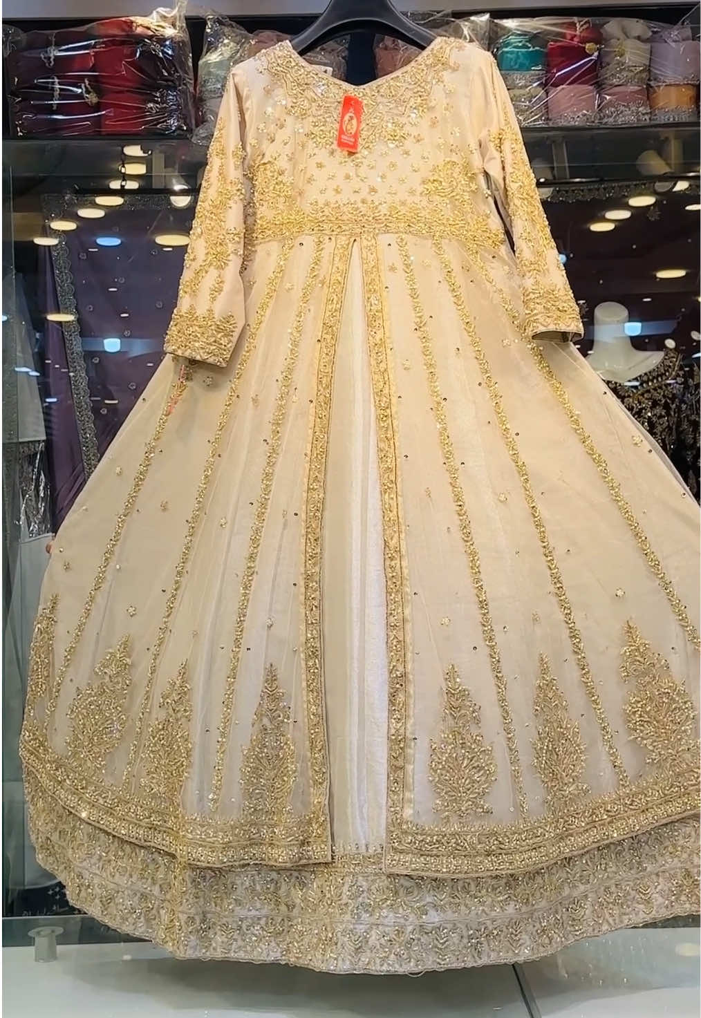 Bridal and party wear dress available at store❤️❤️❤️#mughaleazamcenter #newarrivals #foryou #foryoupagе #uaedress #uk #onlinebusiness #onlyforyou #onlineshopping #jhelum #fashiontiktok #girls #fashion #paksitani #bridalmakeup 