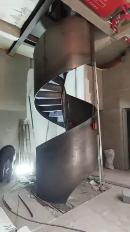 Mẫu cầu thang siêu tiết kiệm diện tích cho anh em 🔥