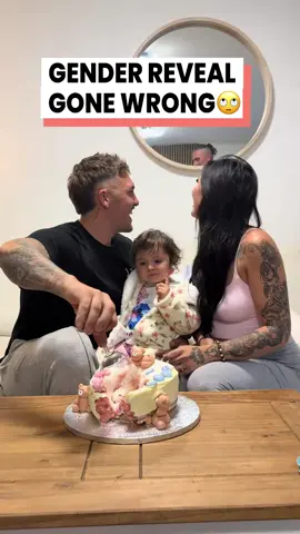 She might be colour blind😅❤️ @_jessicaleroy_  #genderreveal #genderrevealparty #gonewrong #toddlersoftiktok #pregnant