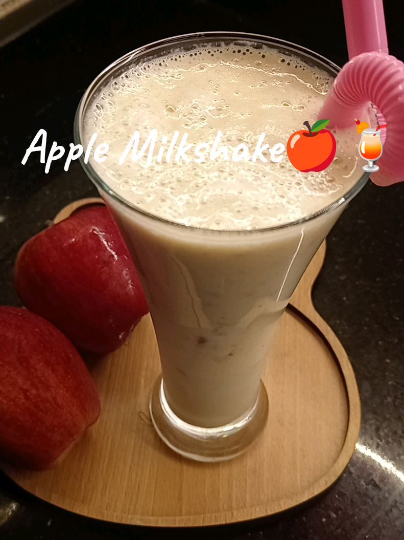 عصير تفاح بالحليب🍎🍹 ميلك شيك تفاح❤️ #applemilkshake #applejuice #applewithmilk #freshjuice #عصير_فريش #عصير_تفاح_باللبن #مشروبات 