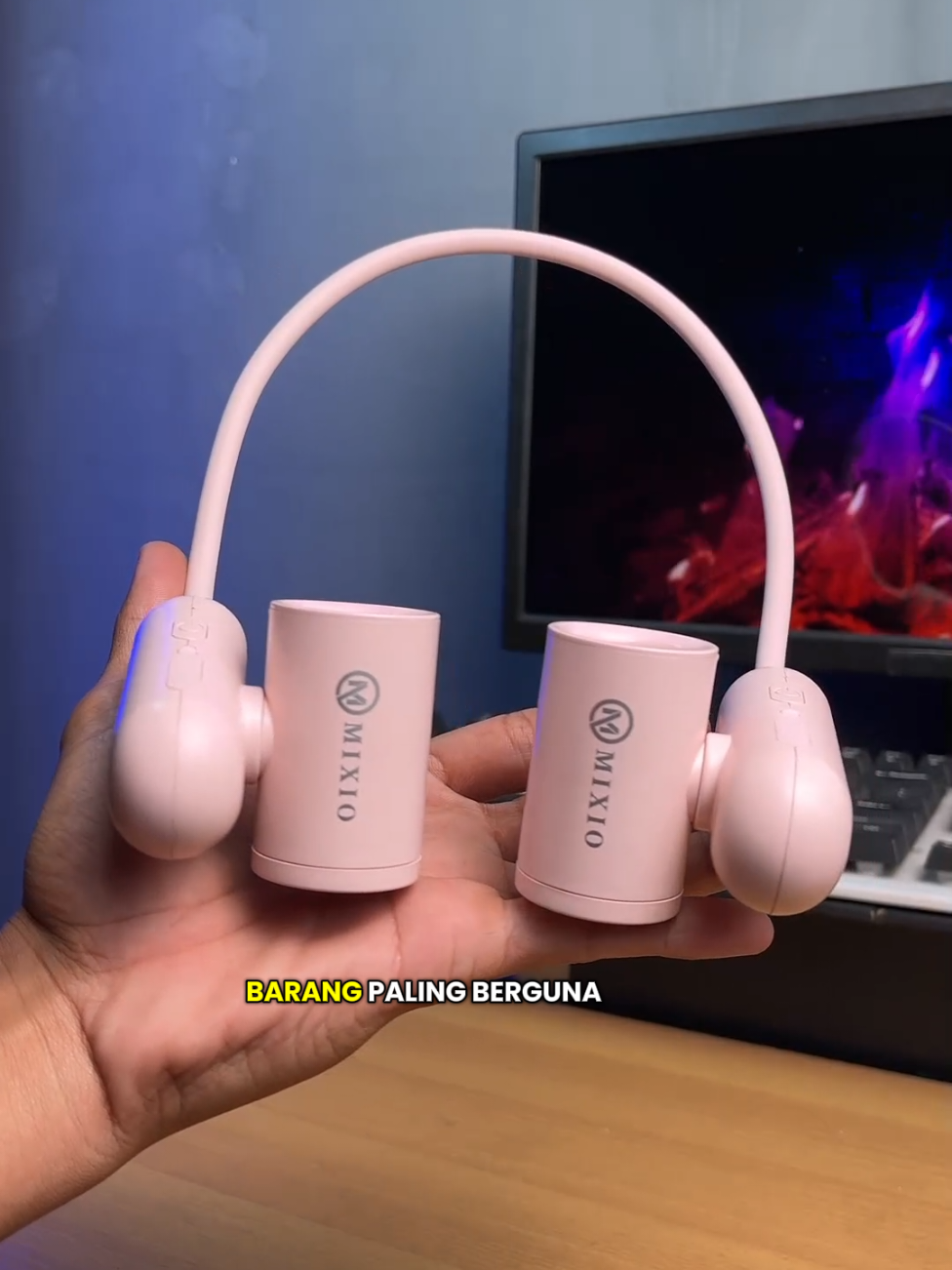 kipas angin leher dual turbo mixio GS 07. praktis dan anginnya bikin sejuk pas dipakainkerja memasak atau saat olahraga. #kipasleher #kipasleherportable #mixiogs07 #kipasportableleher #kipaskalung 