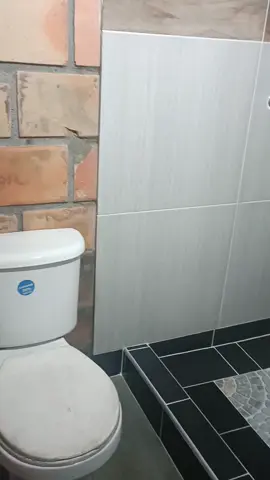 ENCHAPE DE SOLAMENTE LA DUCHA  #enchape #ducha #retales #ceramica #instalación #censillo 