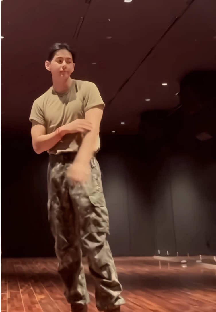 sangat cocok dg trend ini #taehyung #v #fyp #dance 