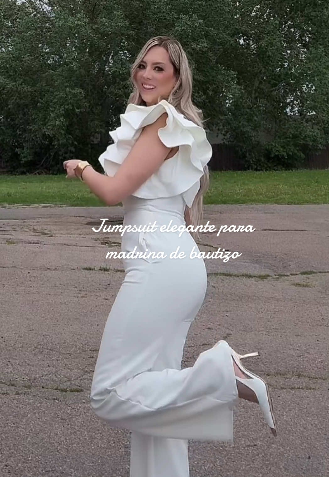 Madrina de bautizo? Este jumpsuit blanco es la opción moderna y sofisticada que estabas buscando. 🤍 Guárdalo para tu próximo evento. #MadrinaDeBautizo #LookElegante #TikTokFashion #modaconestilo #allwhite #lookdeldia #outfit #OOTD #chicandclassy #moda #modamujer #parati #viral #chicstyle #ideasdeoutfits #elegant #classy #modaelegante #outfitinspo #fypシ゚viral #fyp