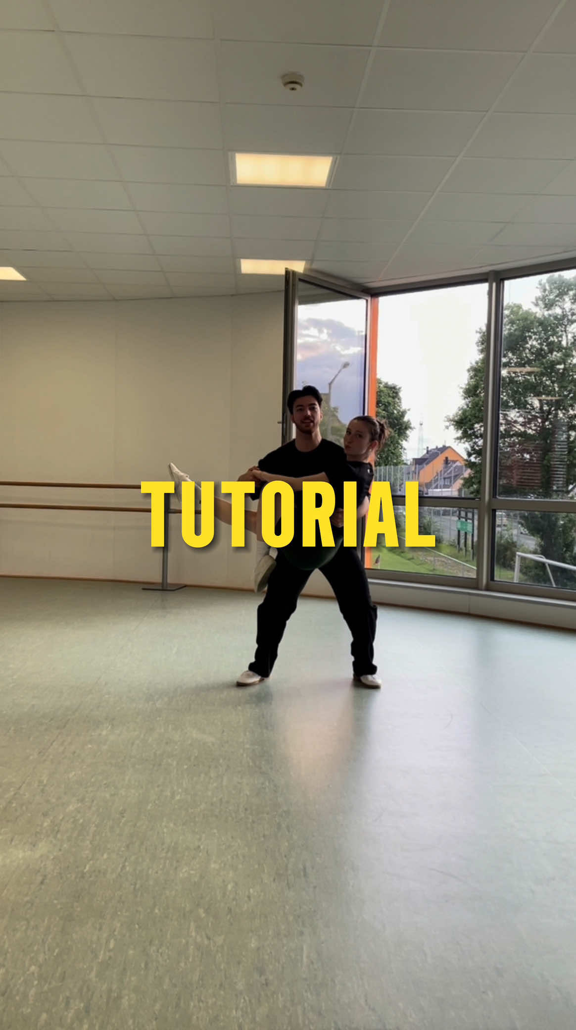 Replying to @Trankovajavchich siblings have fuun :) Hope it helps!! #tut #tutorial #partnerstunt #acrobatics #partnerlift #fyp 