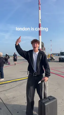 another tripppp #foryoupage❤️❤️ #london#travel#flying #holiday #viral#relatablevideos #viralsound#sound#funny#repost