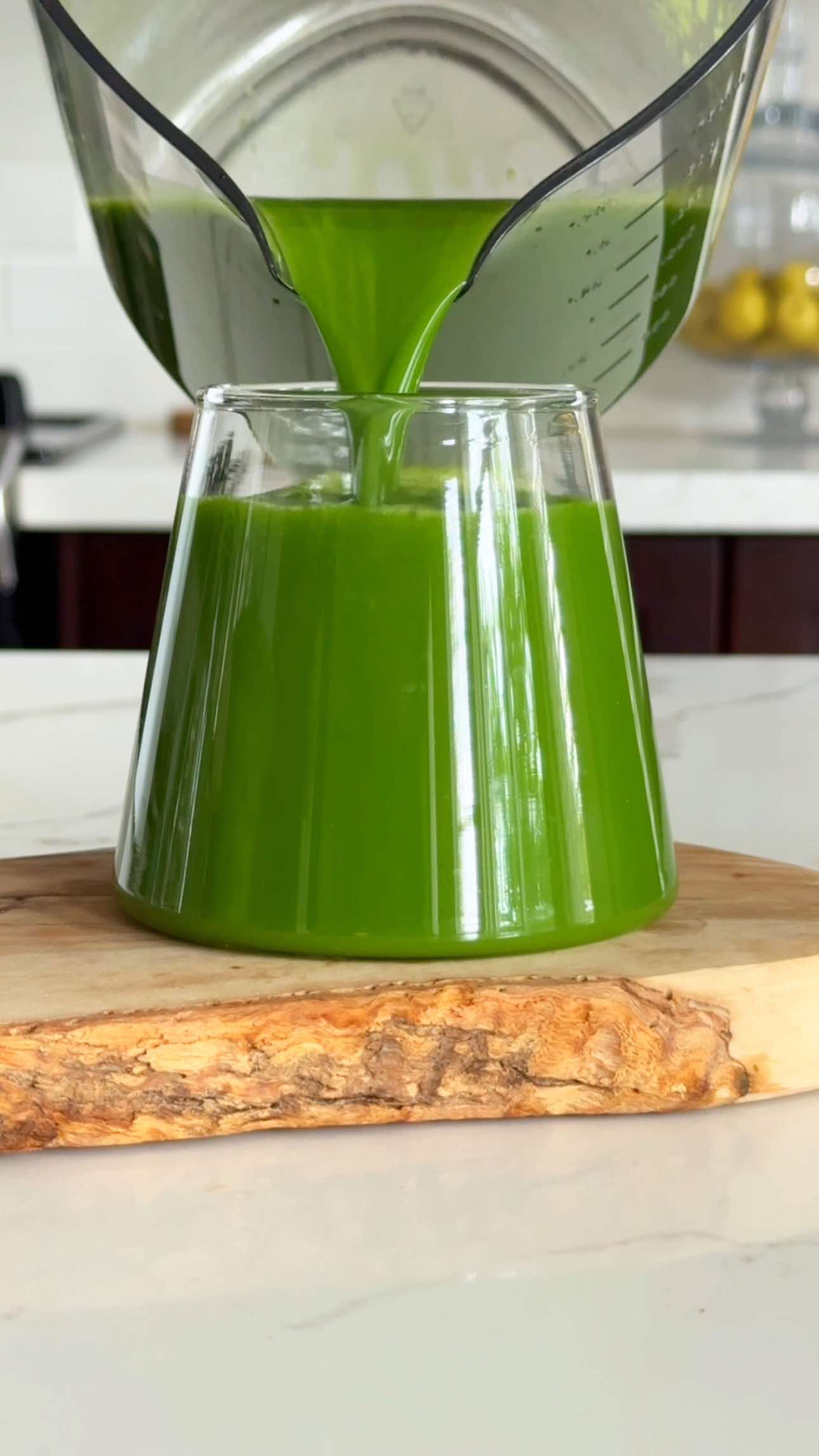 Morning green juice for energy & digestion.💚Green juice in the morning helps hydrate, energize, and support your digestion—plus it’s packed with vitamins and antioxidants to fuel your body and mind. 🌞✨Follow @splashofgoodness for more healthy recipes.  Here’s one of my go-to morning juice recipes: 🥒 1 cucumber 🌿 1 whole stalk of celery 🌱 2 bunches of cilantro 🍋 1 lemon 🫚 1 inch of ginger Thinking of getting a juicer? Save $55 off Nama J2 Juicer with code EVA10 — link in my bio! @splashofgoodness 💚 #greenjuice #morningroutine #juicingforhealth #alkalize #detoxjuice #juicingbenefits 