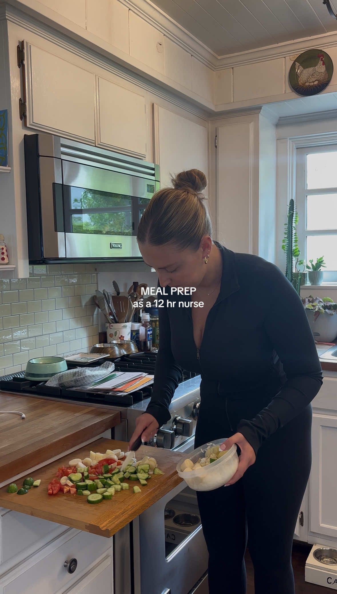 MEAL PREP FOR 12 HR SHIFT🥒🍅🥗 skip to 0:13 s for ASMR  What's in the bowl: 🍚 Jasmine rice 🌴 Hearts of palm 🌿 Artichokes 🍅 Tomato 🥒 Cucumber 🧅 Pickled onions 🫒 Olives 🧄 Hummus ➕ Optional: Feta & sriracha Protein ideas: – Chicken sausage – Falafel  #nurse #nursecreator #nurselife #nursingschool #nursetok #nursesoftiktok #healthcare #mealideas #nursemeals #fyp