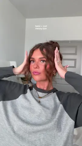 this bun is a must try!! #summerinspo #summerstyles #hairtutorial #hairideas #hairtutorial #hairvideos #messybun #messybuntutorial #hairtutorial #buntutorial #curlybun #twistbun #twistbuntutorial #summerhairbun #bunhairstyles 