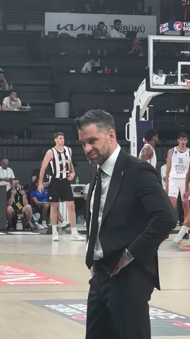 Dusan Alimpijevic’in Anadolu Efes maçındaki bazı tepkileri 👀 via: 2avans3biter/X