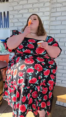 Ice cream 🍦 time 🩷❤️ #foryoupage #fypシ  #ssbbwlover #weightgainjourney  #fatgirl #ssbbws 