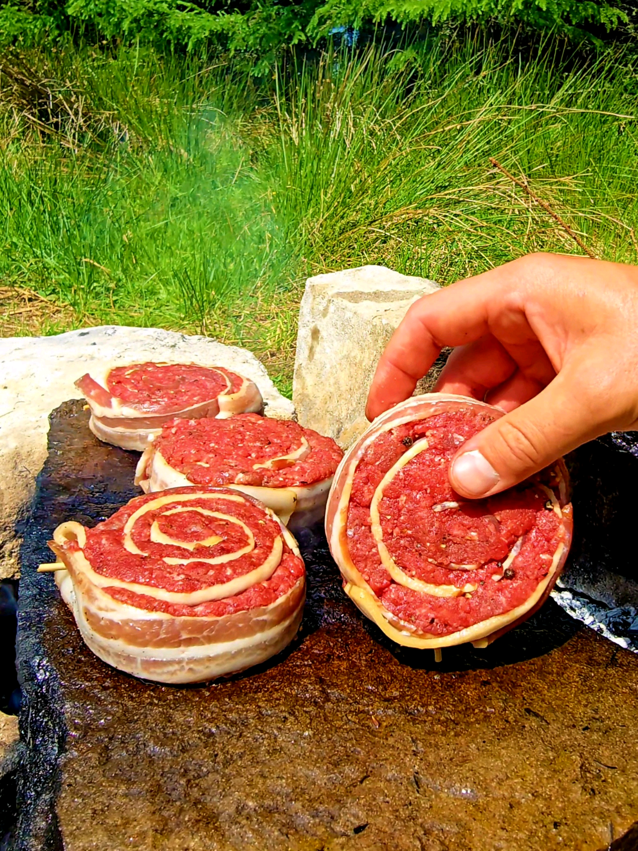 Pin Wheel Burgers🔥 #fyp #asmr #food #menwiththepot 