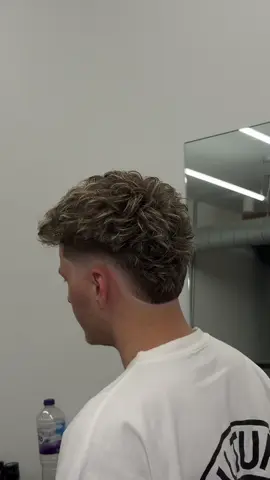 Burst fade highlights for Bains 🤌🏽 Styled with @Rascals Co Paste.  We will be adding colouring videos to Rascals Education Academy soon 📖 So join now before the price increase! Link in bio   Scissors: Vincere 6” Comb: YS Park 332 Trimmer: Omni  Supplied by @chrisandsons 