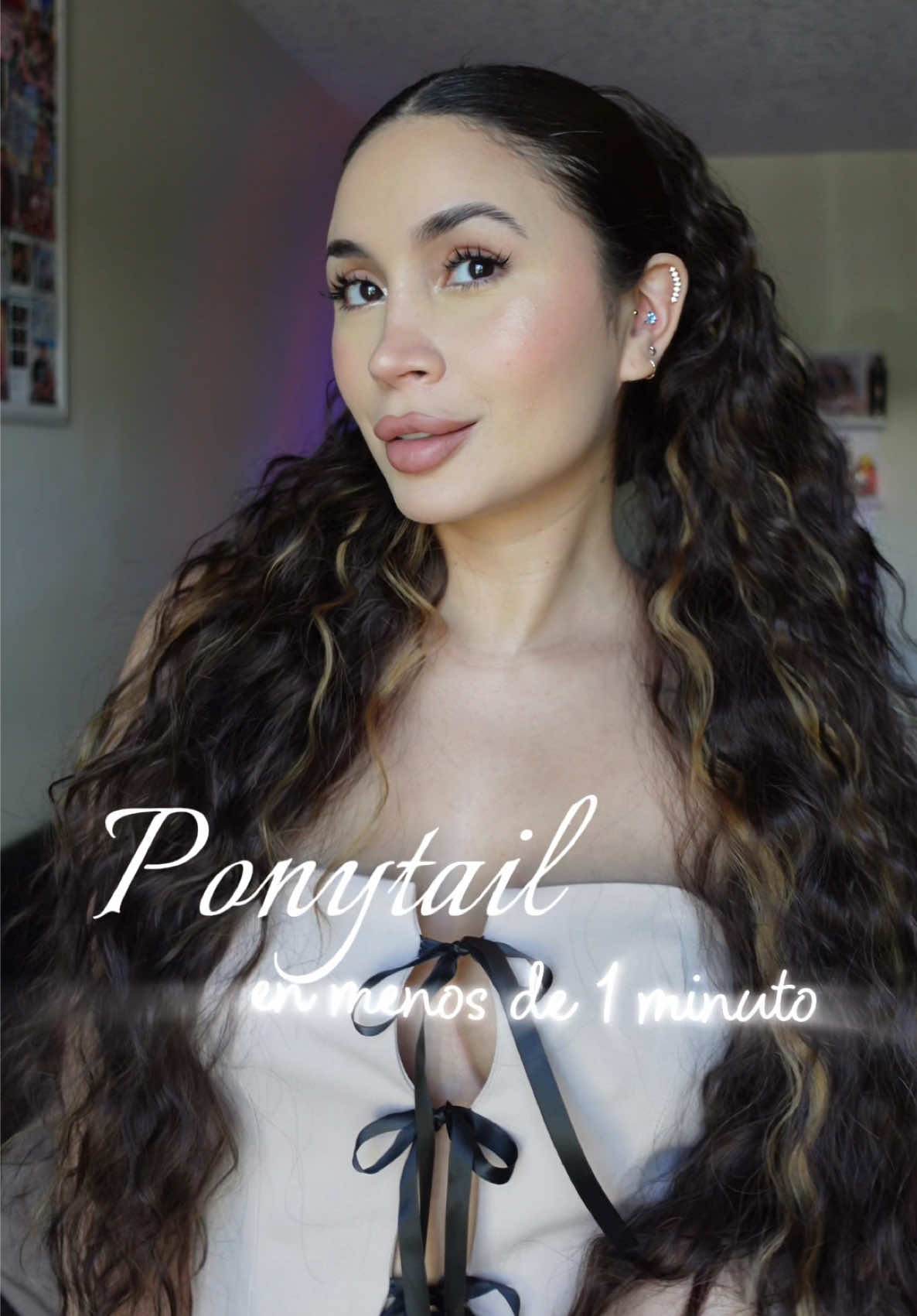 Esta coleta es perfecta para esos días donde quieres lucir arreglada sin complicarte  💕 #ponytail #ponytailextensions #curlyhairextensions #hairextensions 