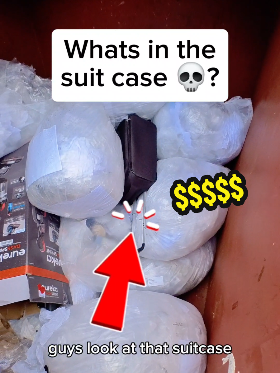 I found an abandoned suitcase and an expensive vacuum dumpster diving! IS there money in the case??  #dumpsterdiving #free #scary #money 