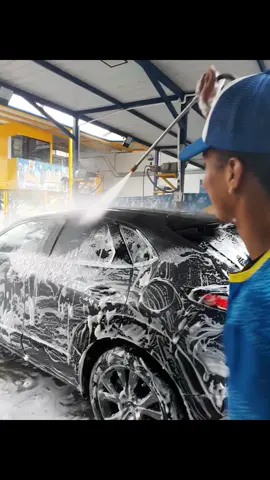 Cuando suena esta canción… 🎶 yo lavo así 😎🫧 Nada como el ritmo perfecto para dejar tu carro brillando en Patos al Agua Carwash 🚗✨ ¡Ven y disfruta del mejor lavado con flow! 💦🐤 #PatosAlAgua #CarwashConEstilo #AsíSeLava #carwash #patosalaguacarwash #medellín #Carwash #AutoLimpio   #BrillaConEstilo #LavaAutos #lavadodeautos #sabaneta