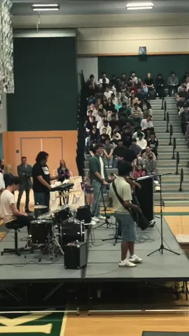 i had sm fun playing for my schools senior awards assembly, the guys im playing with are my friends all graduating this year ☹️☹️ ill miss them #band #music #live #solo #vanhalen #eddievanhalen #evh #eruption #foryou #fyp #guitar #guitarsolo 