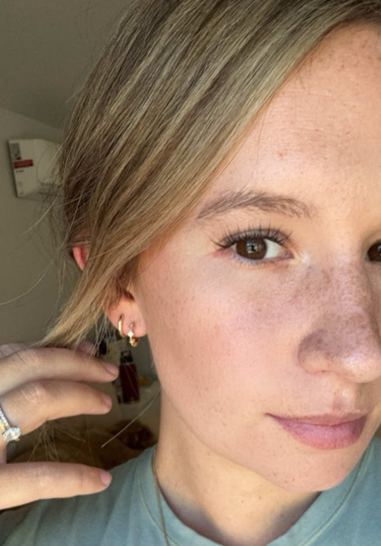 I’m actually obsessed and feel so much more put together when I wear earrings 😍 #hoopearings #earings #earing #goldjewelry #earringslovers #jewelrytiktok #fashionjewelry #jewelrylover #sahm #teamwork #MomsofTikTok #momfollowparty  #sahmfashion #momfashion 