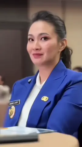 ehem senyumnya gubernur maluku utara cocok nih bapa aing #fyp #viraltiktok #viralvideo #fypppppppppppppppppppppp #viral #gubernurjawabarat #kdm #motivasi 