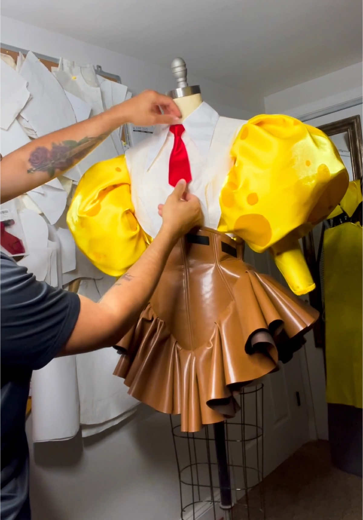 🧽🍍🫧 Guess who will be wearing this Sponge-Beauty 🧽🍍🫧 “I’m ready! I’m ready! I’m ready!” 🍍🧽🫧 So excited to showcase the Hand-Painted detailed “SpongeBob” Inspired Enchantress Full Look. This was definitely a fun one to create but a lot of time in-between with waiting for paint to dry. Overall she is complete 🧽🫧🍍 Corset style: Enchantress  Hand painted Corset/belt, Blouse, Cuffs Designer x @bronbermudez  Dicky x @pinandpurl  #nickalodeon #Spongebob #spongebobsquarepants @Nickelodeon @SpongeBob 