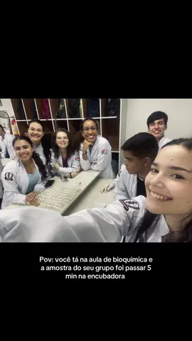 5 min infinitos que não passam nunca e a nossa amostra ainda deu errado KKKKKKKKK #bioquimica #odontologia 