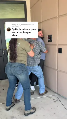 Replying to @el_mochomo1982 Hola, mi nombre es Andrea. Con el corazón en la mano les escribo, porque estoy viviendo uno de los momentos más dolorosos y aterradores de mi vida. Hace poco compartí un video contando nuestra historia sin imaginar que llegaría a tocar a más de 3.5 millones de personas. La respuesta ha sido abrumadora y hermosa. Muchas personas me han preguntado cómo ayudar. Hoy, con humildad, les cuento por qué necesito apoyo. Mi familia fue víctima de una trampa. Fuimos citados a una audiencia civil en la corte. Nada criminal. Al contrario, el caso fue completamente desestimado por el juez. Salimos de la corte con el alma tranquila, creyendo que todo había terminado. Pero afuera nos estaban esperando. Agentes de ICE, que habían estado encubiertos dentro del tribunal, nos rodearon al salir. Nos rompieron el corazón. Nos quitaron la paz. Nunca imaginamos que algo así podía pasar después de una corte civil. Estoy luchando por reunir $15,000 para poder pagar a un abogado que pueda defendernos, guiarnos y luchar por nuestra dignidad como seres humanos. Esto no se trata solo de leyes, se trata de proteger a mi familia, de que mis hijas no vivan con miedo, de seguir construyendo un futuro con amor y esperanza. Si puedes ayudar, aunque sea con un poquito, gracias de todo corazón. Y si no puedes donar, compartir esto o enviar una oración también es un regalo inmenso. Gracias por no dejarnos solas. Andrea ❤️ https://www.gofundme.com/f/hoy-por-nosotros-y-manana-por-ustedes/cl/o?lang=en_US&ts=1749677199&utm_campaign=man_sharesheet_dash&utm_content=amp13_t1-amp14_c-amp15_t2&utm_medium=customer&utm_source=copy_link&attribution_id=sl%3A4202932f-6dd3-48c9-9a83-2156949556a2&v=amp14_c